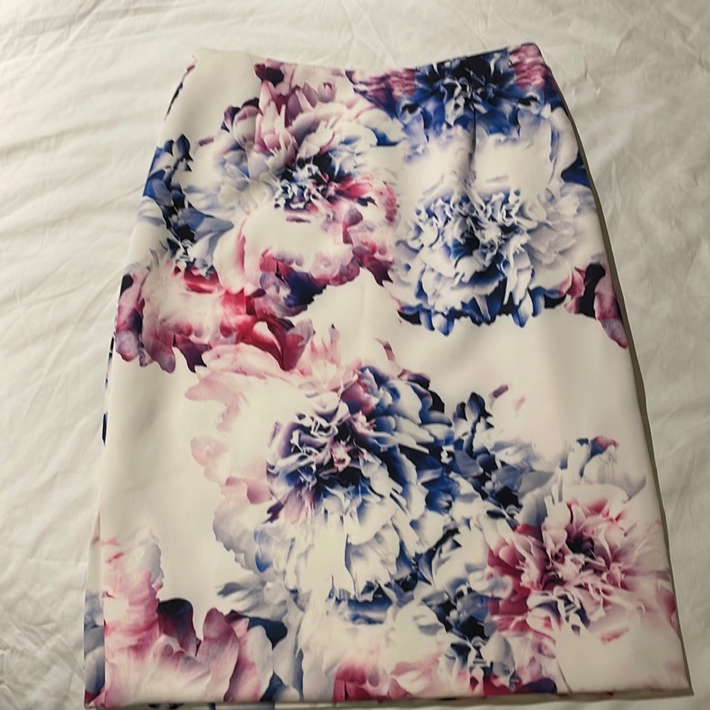 Antonio Melani size 4 beautiful floral skirt